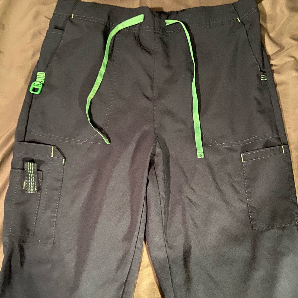 Carhartt scrubs bottom. Seven pockets.